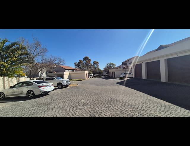 3 BEDROOM APARTMENT FOR SALE IN COUNTRY VIEW